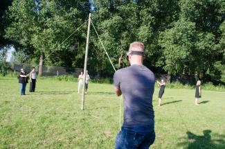 Teambuilding Beam Push